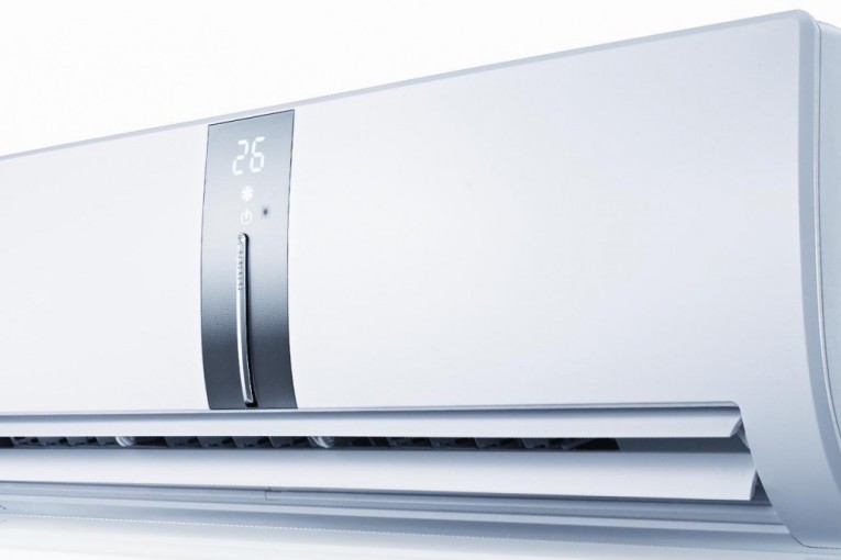 Pregatirea unor aparate de aer conditionat pentru vara